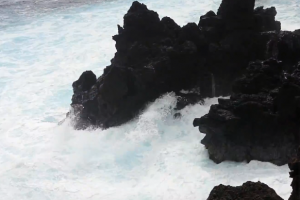 Honokalani_Black_Sand_Beach